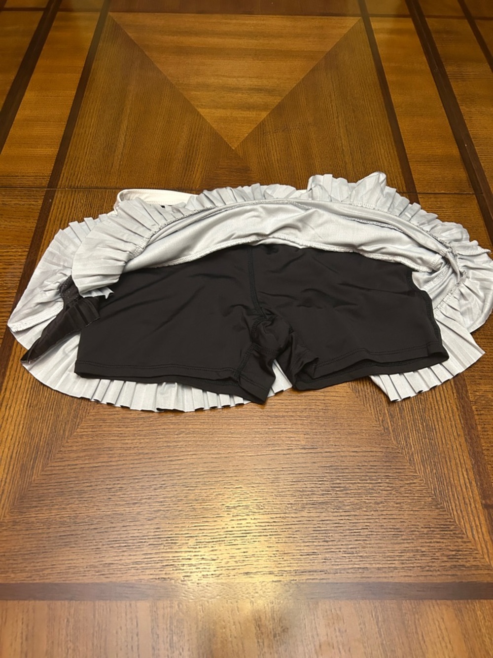 Lucky in Love Women’s Pleated Tiered Athletic Mini Skirt in White and Black - Picture 4 of 4